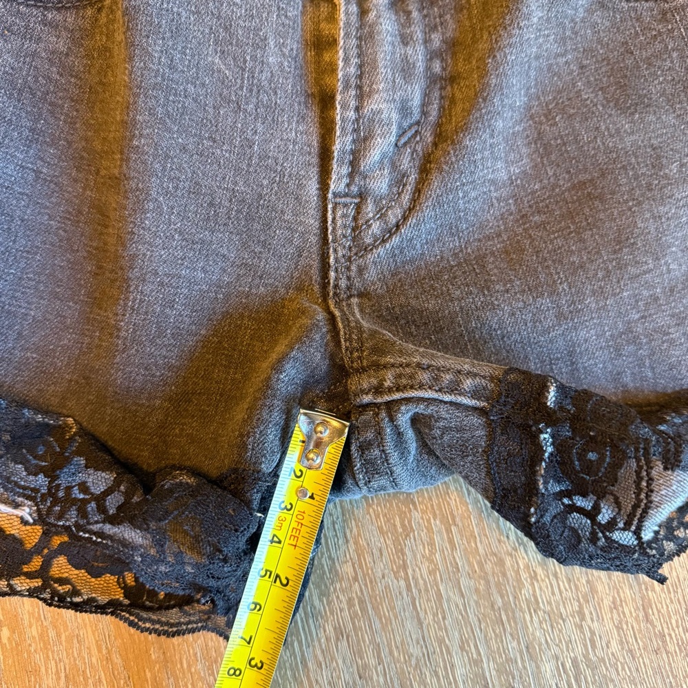 Women's Black Levi Denim Shorts with Lace Trim size 7 - Picture 9 of 12